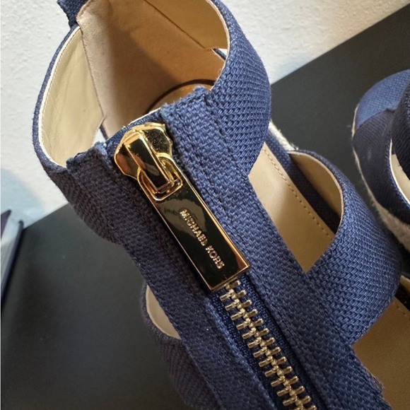 Michael Kors
espadrille wedge sandals - Picture 5 of 5